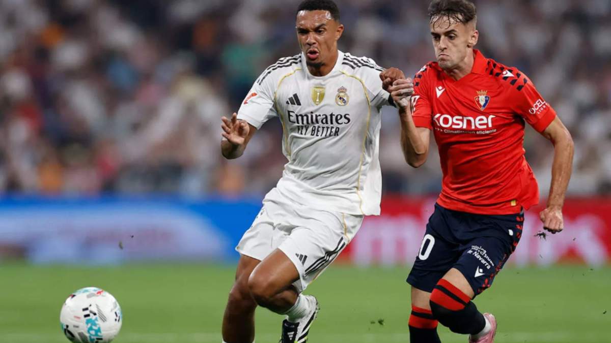 Trent Alexander Arnold en un lance del juego ante el CA Osasuna