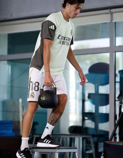 alvaro carreras entrenamiento realmadrid valdebebas alvaro carreras entrenamiento realmadrid valdebebas