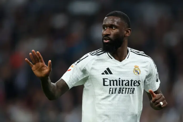 Antonio Rüdiger, jugador del Real Madrid, durante un partido de LaLiga en el Santiago Bernabéu