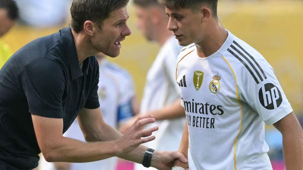Xabi Alonso y Arda Güler Xabi Alonso y Arda Güler