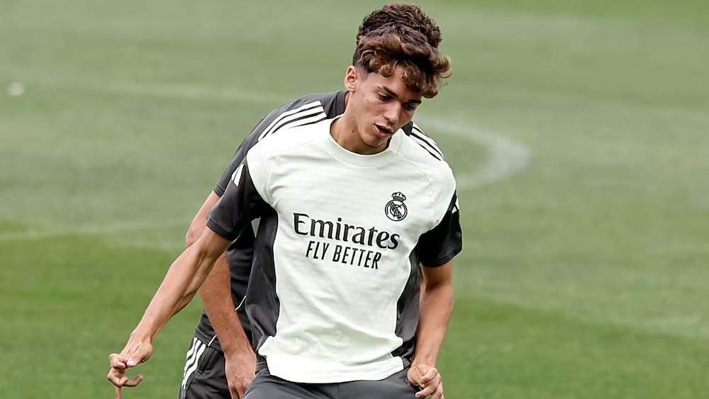 Thiago Pitarch entrenando con el primer equipo Thiago Pitarch entrenando con el primer equipo