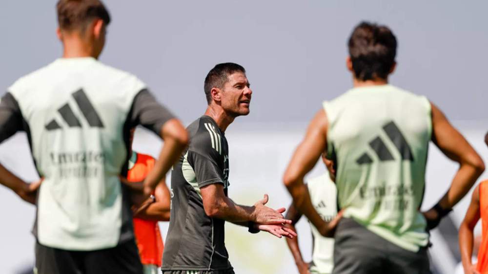 Xabi Alonso en su primer entrenamiento con el Real Madrid. Xabi Alonso en su primer entrenamiento con el Real Madrid.
