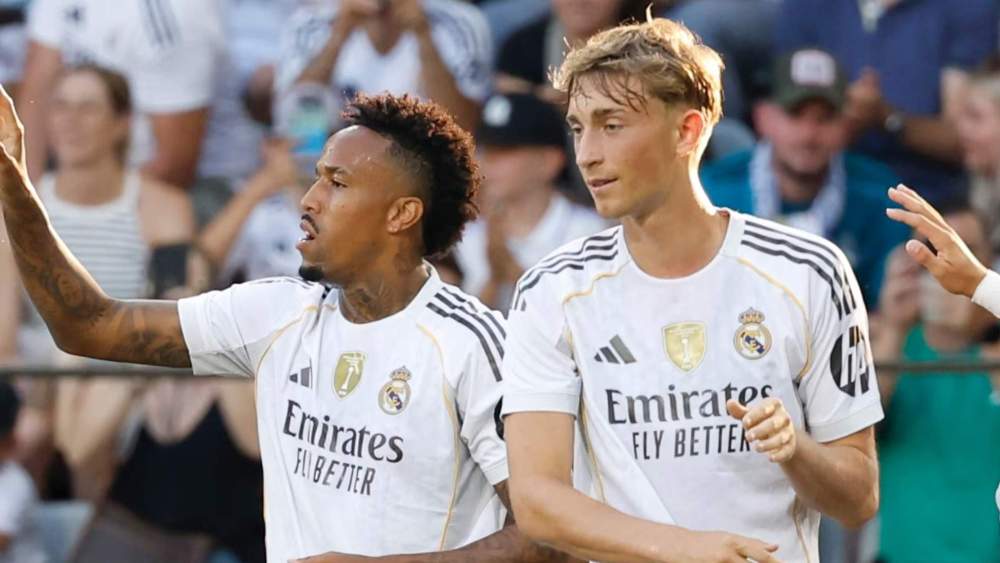 Éder Militao y Dean Huijsen, en el encuentro de este martes contra el WSG Tirol. Éder Militao y Dean Huijsen, en el encuentro de este martes contra el WSG Tirol.