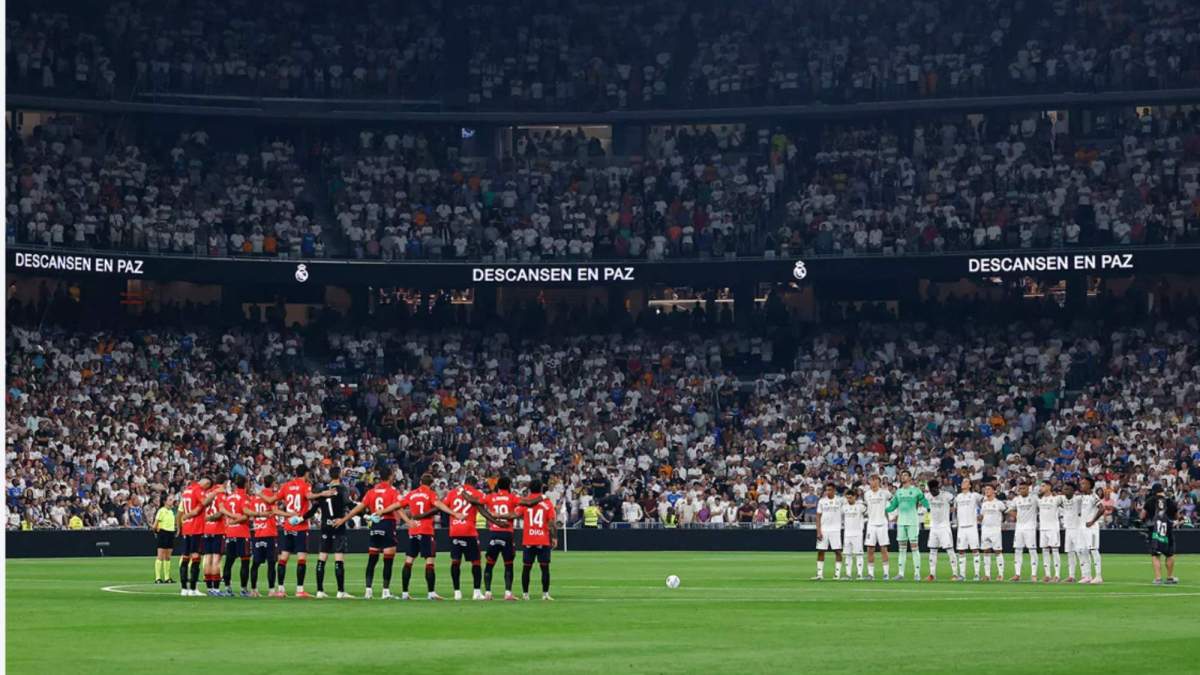Minuto de silencio en el Real Madrid CA Osasuna