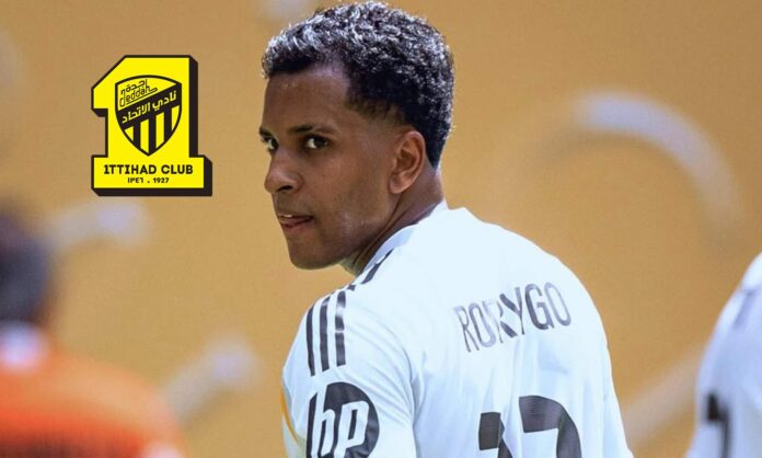 Rodrygo Goes jugando con el Real Madrid y el escudo del Al Ittihad.