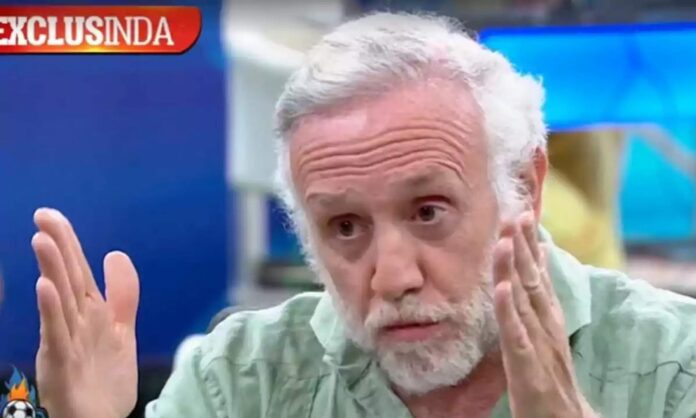 Eduardo Inda dando una noticia en El Chiringuito.