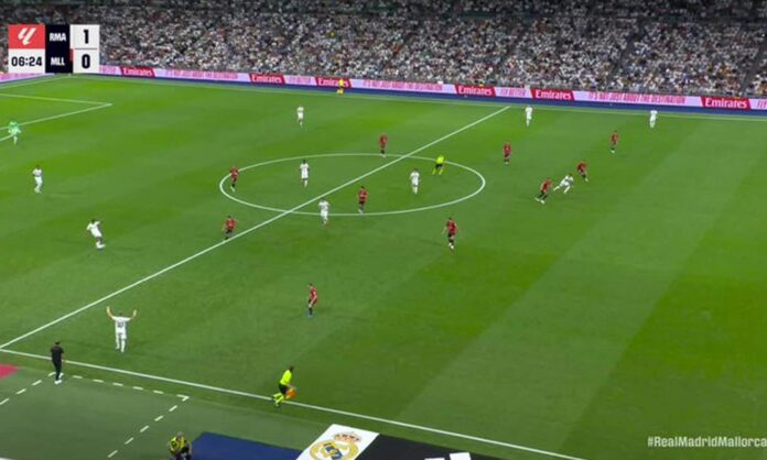 Fuera de juego de Kylian Mbappé durante el Real Madrid - Mallorca. 