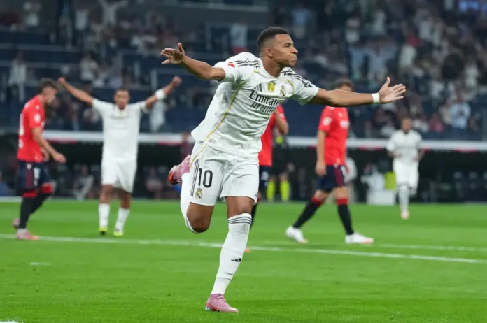 Mbappé celebra su gol de penalti en el triunfo del Real Madrid ante Osasuna.