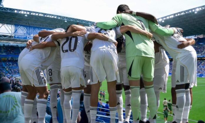 La afición del Oviedo se vuelca con su equipo para el partido ante el Real Madrid