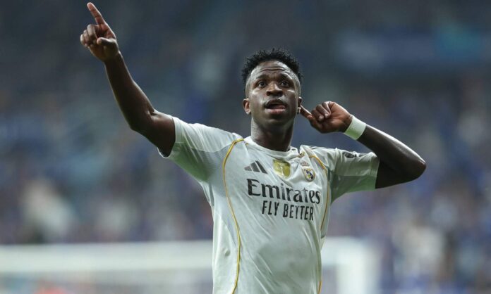 Vinícius Júnior celebrando su gol contra el Real Oviedo. 