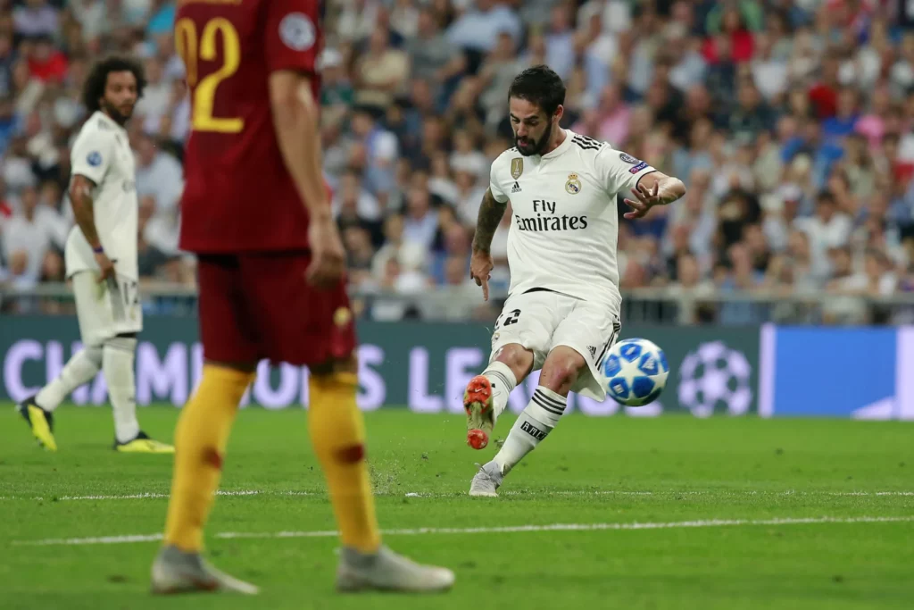 Isco Alarcón marca gol de falta en el debut del Real Madrid en Champions 2018-19 ante la Roma