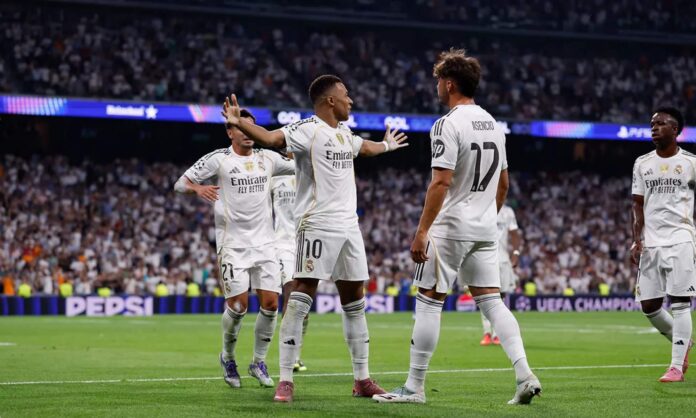 Kylian Mbappé, celebrando el segundo gol que marcó este martes al Marsella en Champions, junto a sus compañeros.