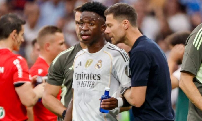 Vinicius, ayer muy enfadado con Xabi Alonso