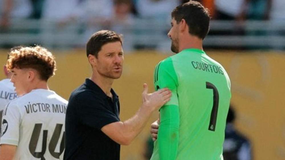 Courtois y Xabi Alonso