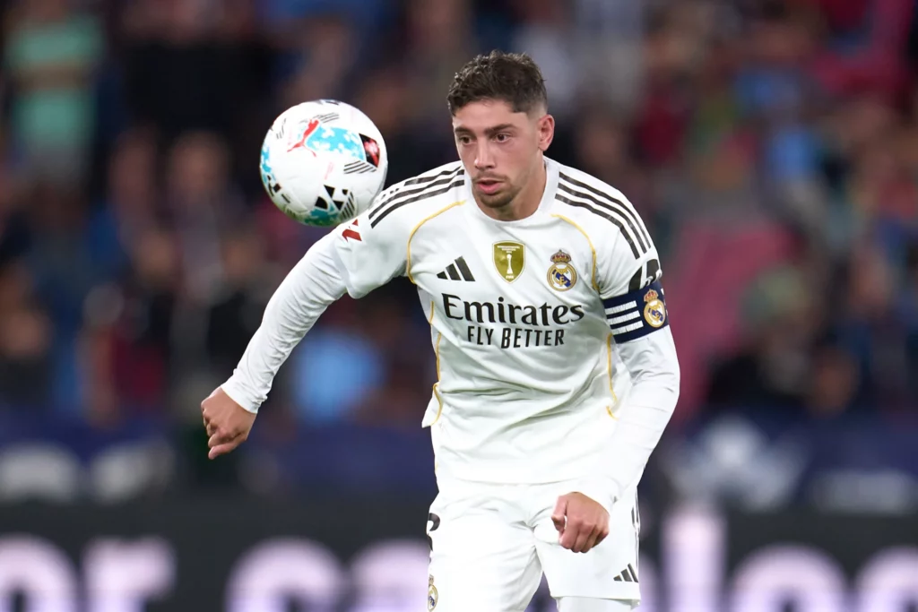 - Qedine Fede Valverde, con el brazalete de capitán del Real Madrid en un partido.