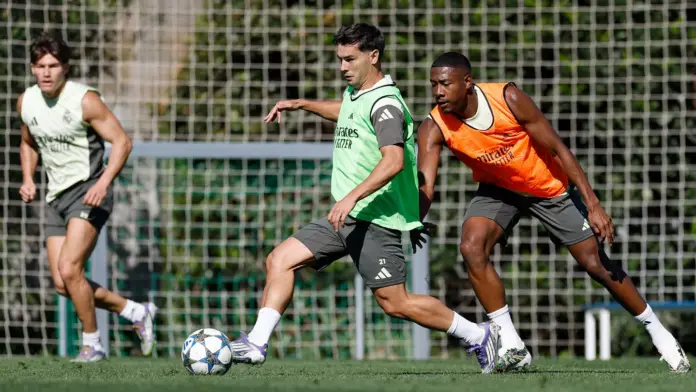 Brahim y Alaba, durante el último entrenamiento del Real Madrid antes de debutar en Champions