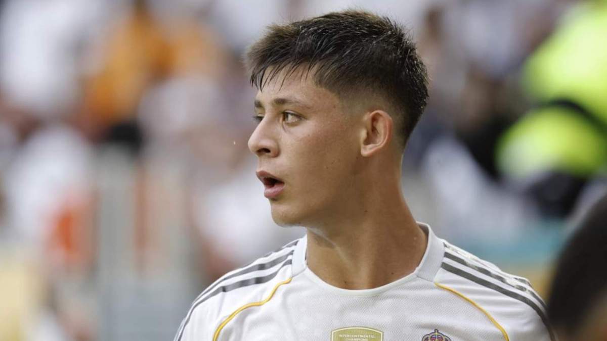 Arda Güler jugando un partido con el Real Madrid.