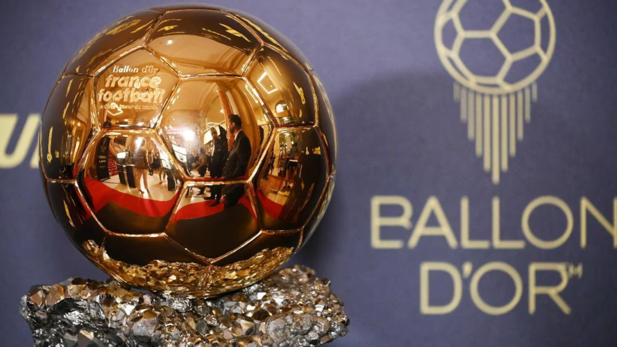 El trofeo del Balón de Oro. El trofeo del Balón de Oro.
