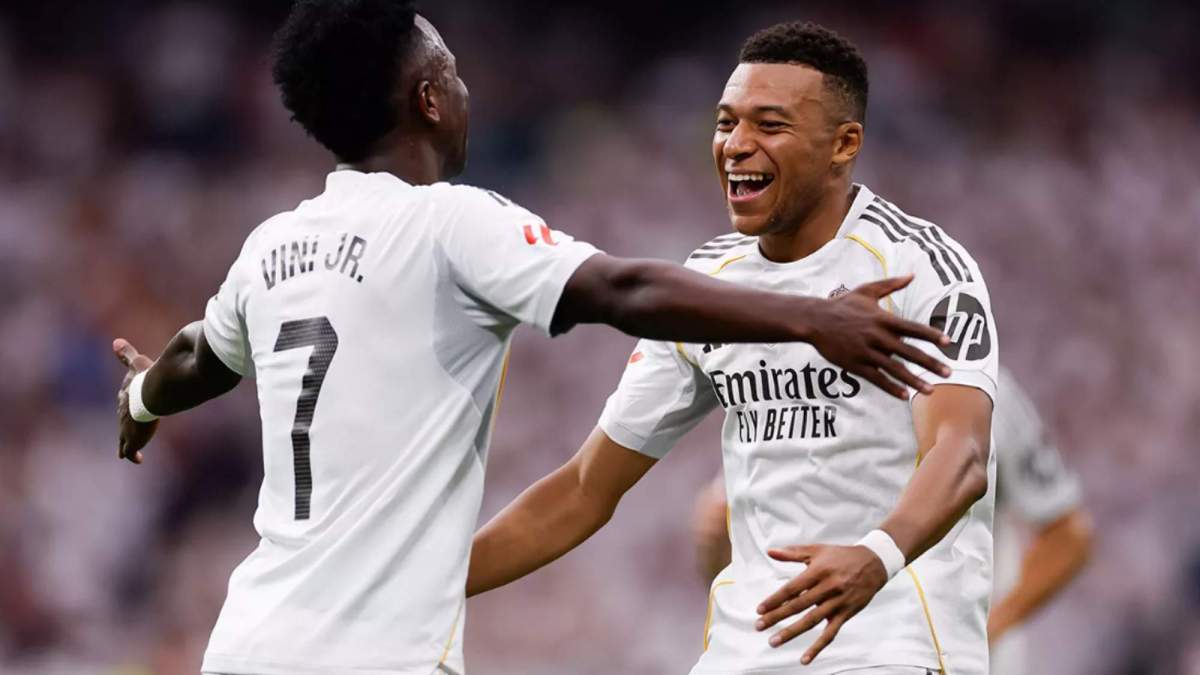 Vinicius y Mbappé celebrando el 2 0 Vinicius y Mbappé celebrando el 2 0