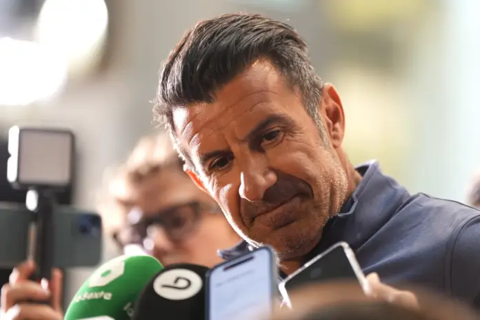 Luis Figo opina sobre la comparación entre Mbappé y Ronaldo
