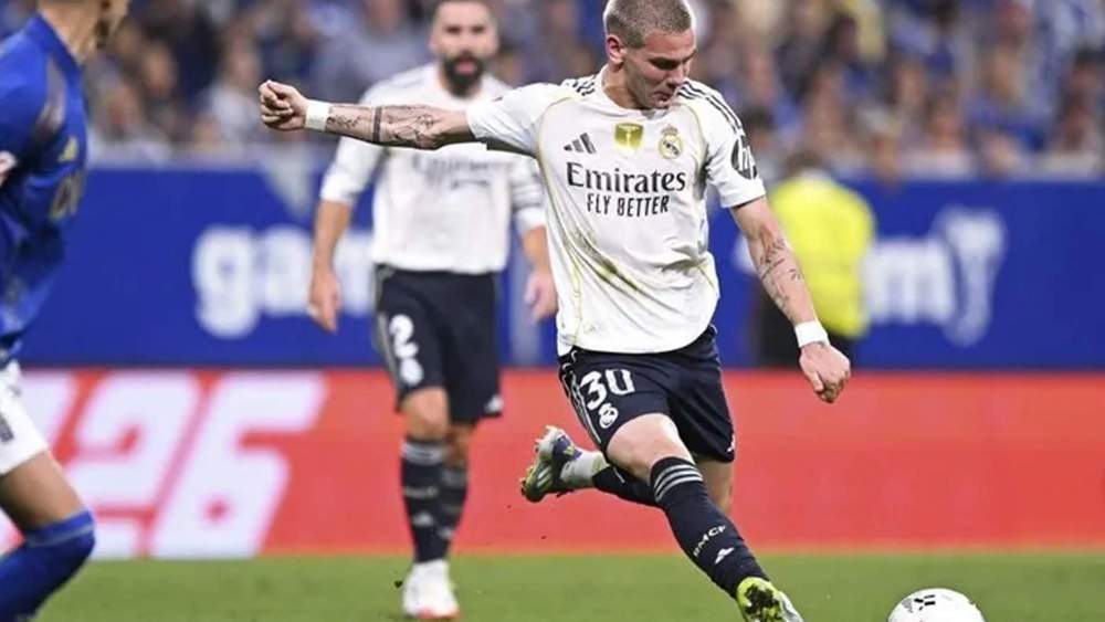 Franco Mastantuono realizando un disparo en el Real Oviedo - Real Madrid. Franco Mastantuono realizando un disparo en el Real Oviedo - Real Madrid.