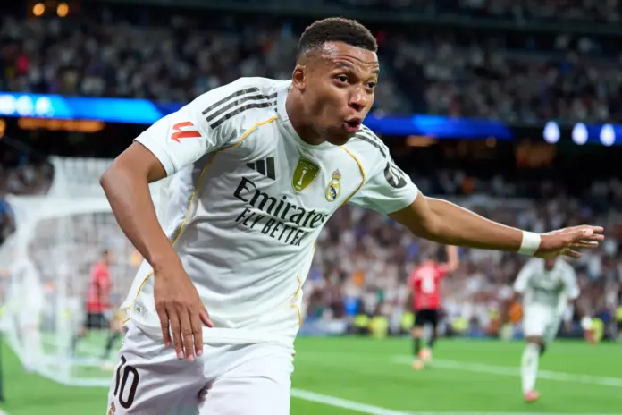 Mbappé celebra un gol con el Real Madrid en el partido previo a la visita a Anoeta.