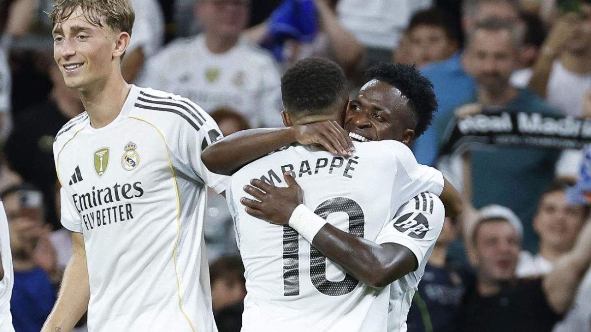Vinicius y Mbappé celebrando un gol contra el Mallorca
