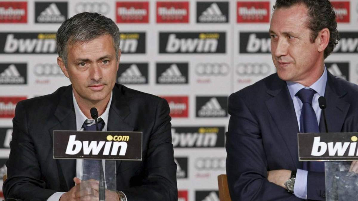 Mourinho junto a Valdano durante su presentación