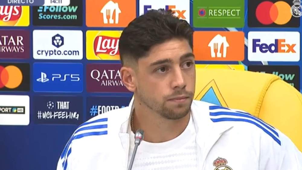 Fede Valverde en rueda de prensa con el Real Madrid.