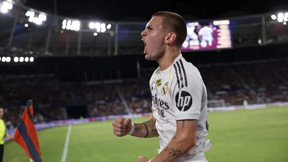 franco mastantuono celebra gol
