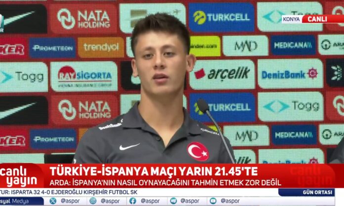 Arda Güler en la rueda de prensa con Turquía.