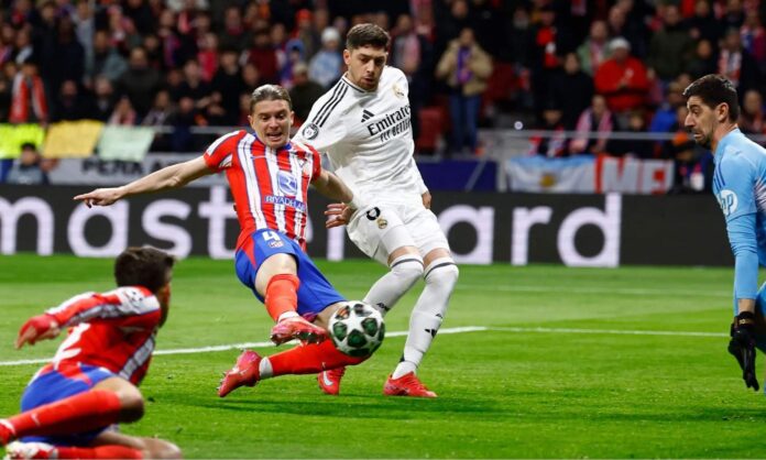 Una imagen de un derbi entre el Atlético de Madrid y el Real Madrid en la pasada temporada.
