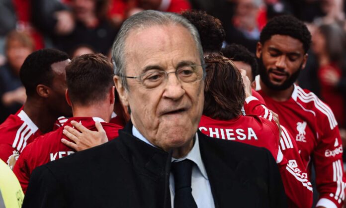 Florentino Pérez y jugadores del Liverpool celebrando un gol. 