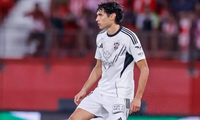 Jesús Vallejo jugando un partido con el Albacete. 