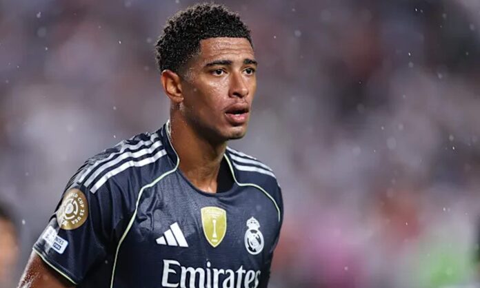 Jude Bellingham jugando un partido con el Real Madrid.