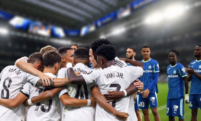 Jugadores del Real Madrid y del Olympique de Marsella en el Santiago Bernabéu.