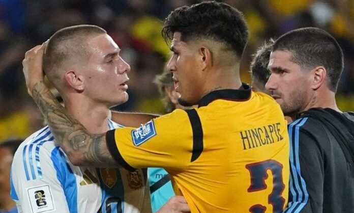 Hincapie y Mastantuono durante el Ecuador - Argentina.