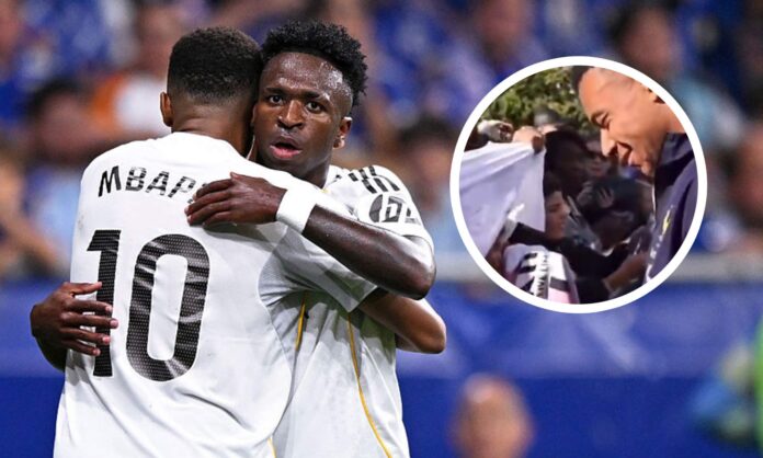 Pillan a Mbappé contándole a un fan cómo es Vinicius: 