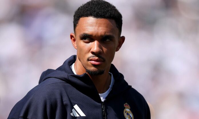 Trent Alexander-Arnold antes de comenzar un partido con el Real Madrid.