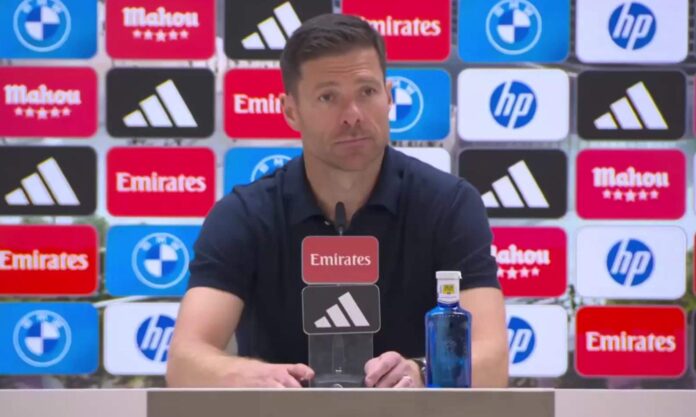 Enfado con Xabi Alonso en el entorno de Vinicius