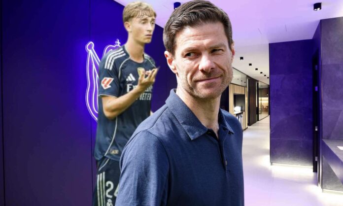 Huijsen habló con Xabi Alonso después de su expulsión