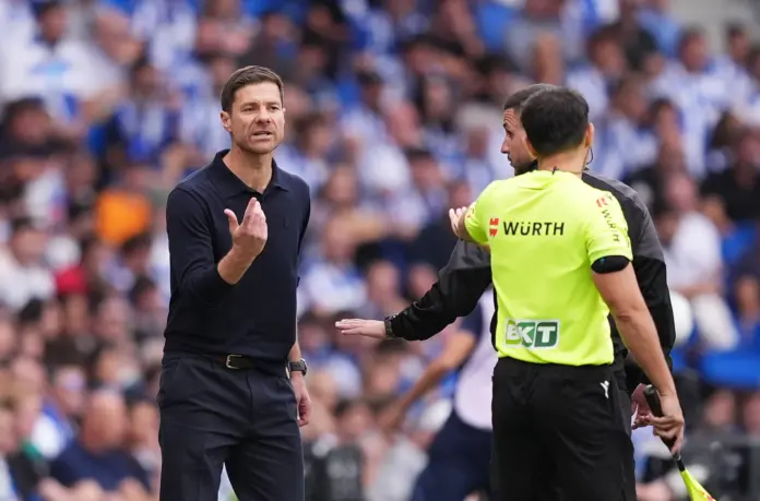 Xabi Alonso critica al árbitro Gil Manzano en sus declaraciones.