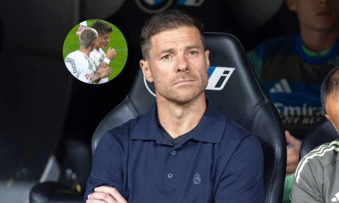 Xabi Alonso y una foto de Arda Güler y Franco Mastantuono. 