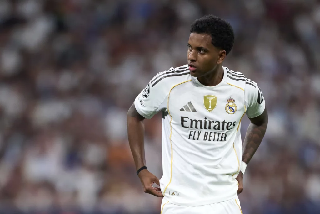 Rodrygo Goes, durante un partido del Real Madrid en el Santiago Bernabéu durante 2025