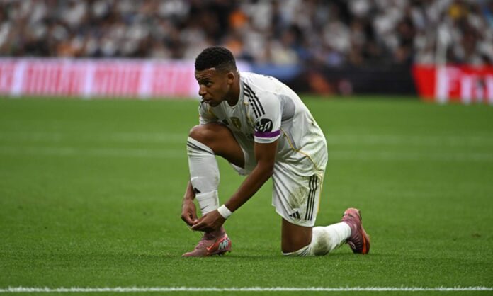 Kylian Mbappé jugando un partido con el Real Madrid.