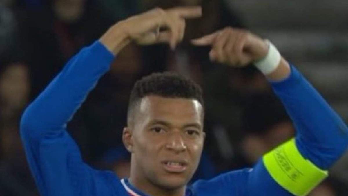 Mbappé pidiendo el cambio en el partido con Francia Mbappé pidiendo el cambio en el partido con Francia