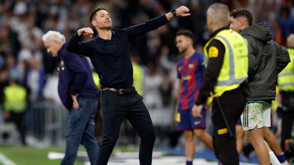 Xabi Alonso celebrando un gol del Real Madrid. Xabi Alonso celebrando un gol del Real Madrid.
