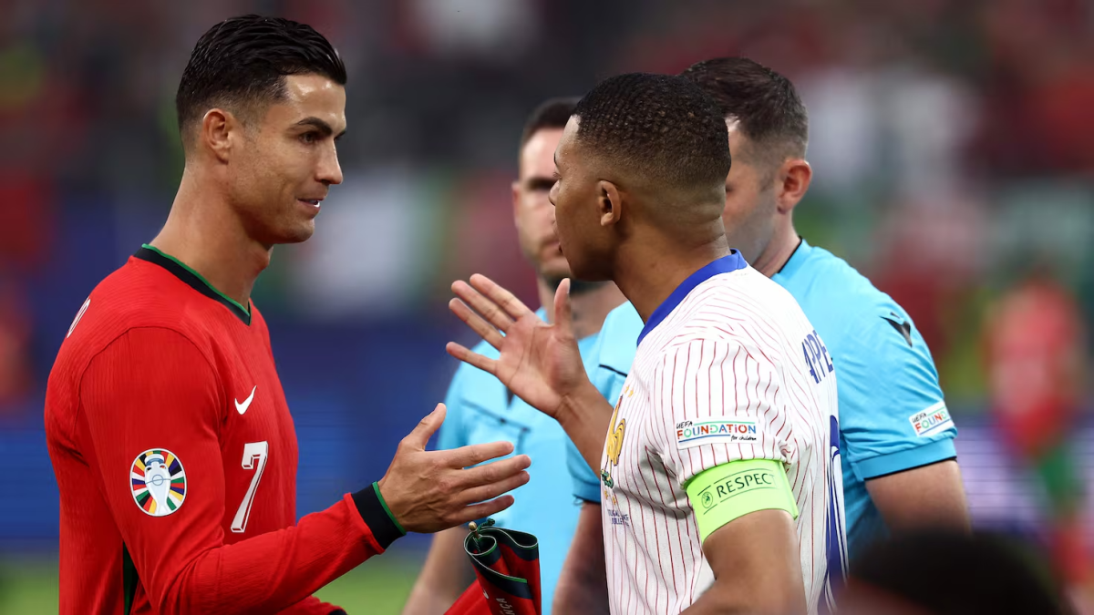 cristiano ronaldo kylian mbappe saludo cristiano ronaldo kylian mbappe saludo