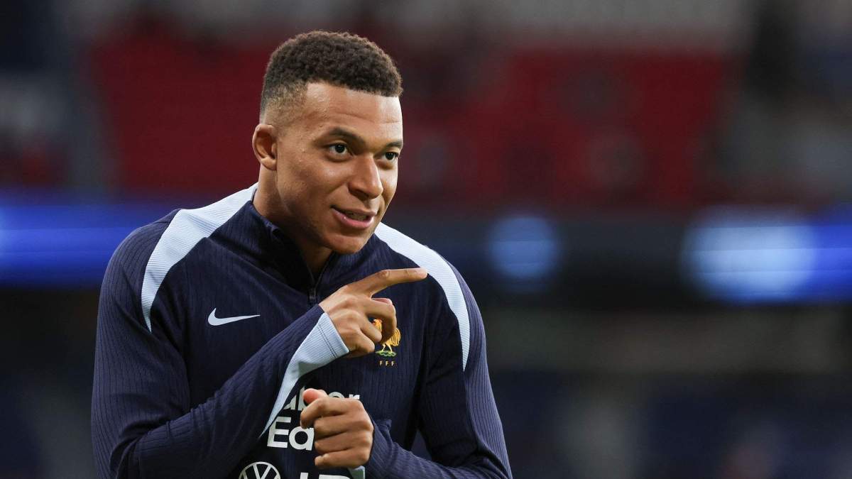 kylian mbappe francia calentando