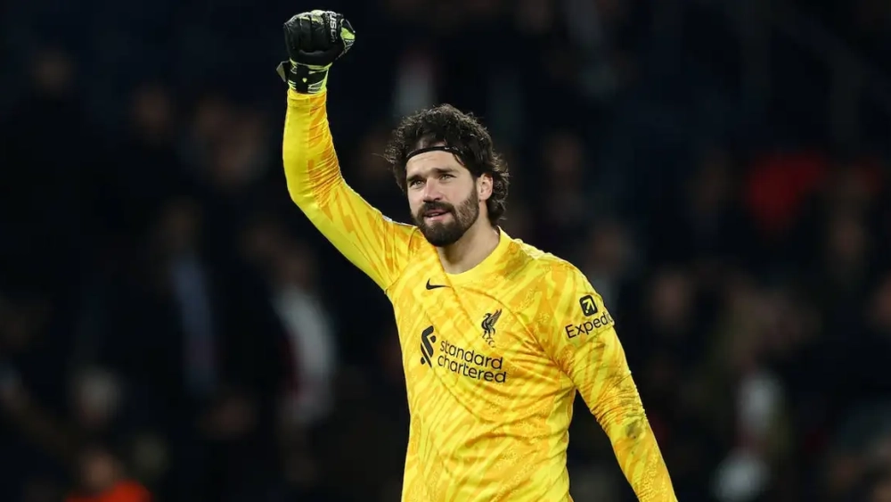 Alisson jugando un partido con el Liverpool. Alisson jugando un partido con el Liverpool.